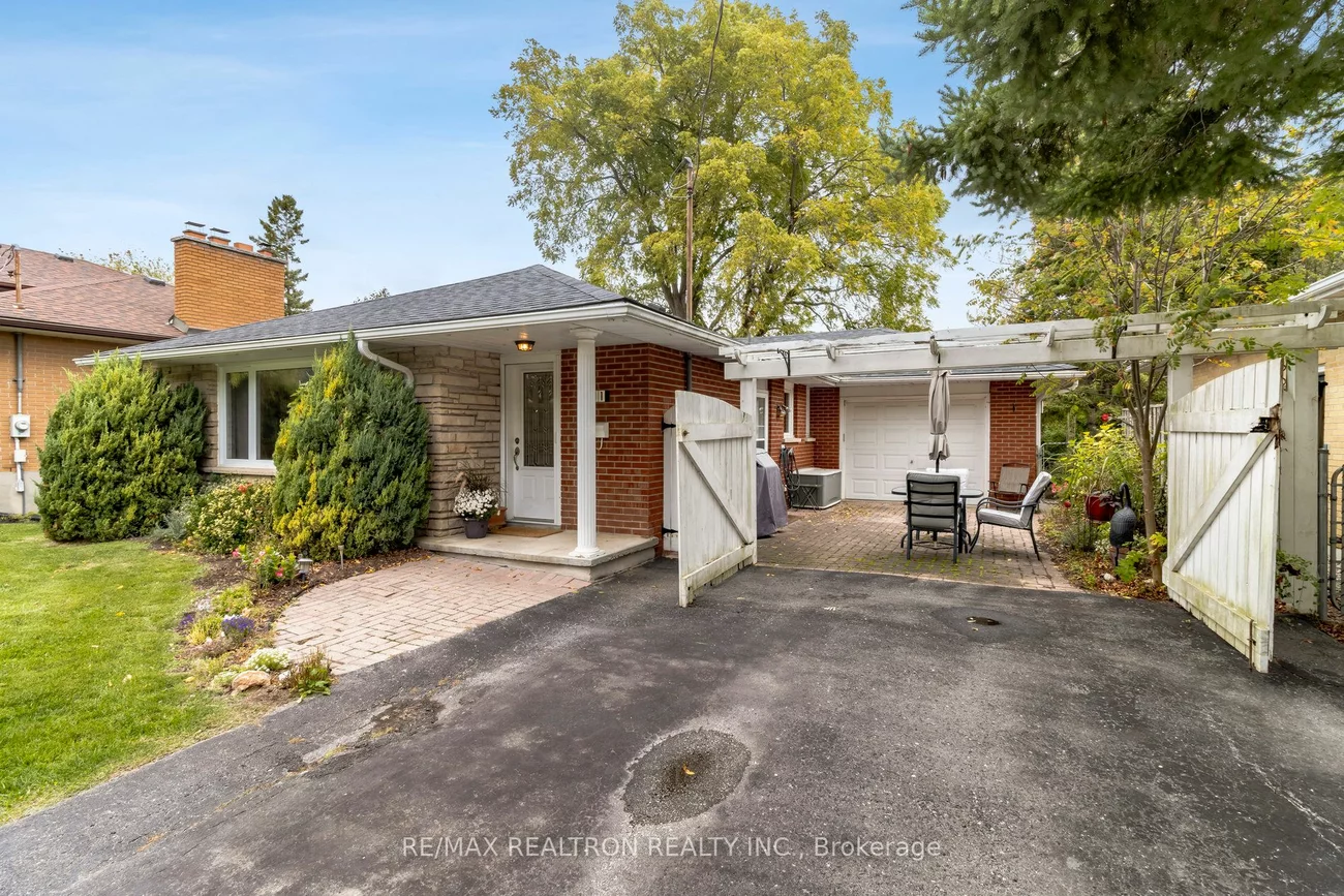 111 Avenue Rd, Newmarket