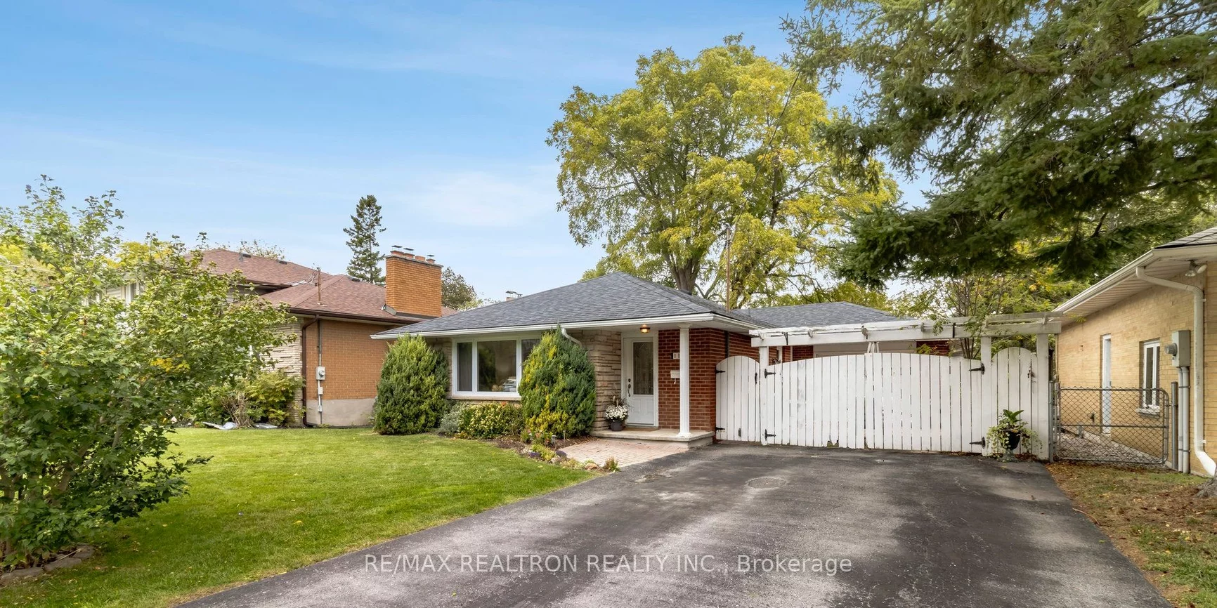 111 Avenue Rd, Newmarket