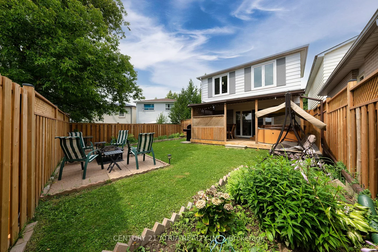 766 Beman Dr, Newmarket