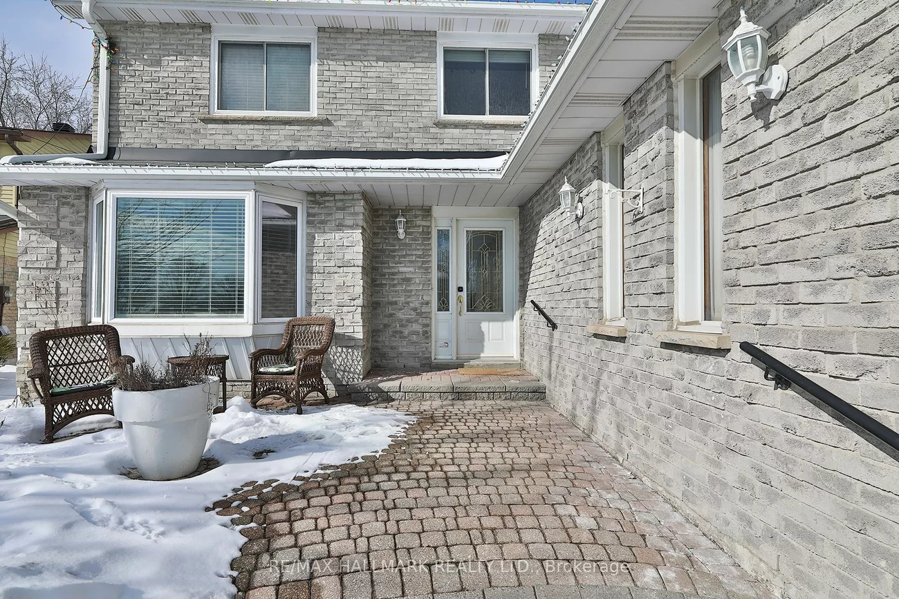 34 Manning Cres, Newmarket