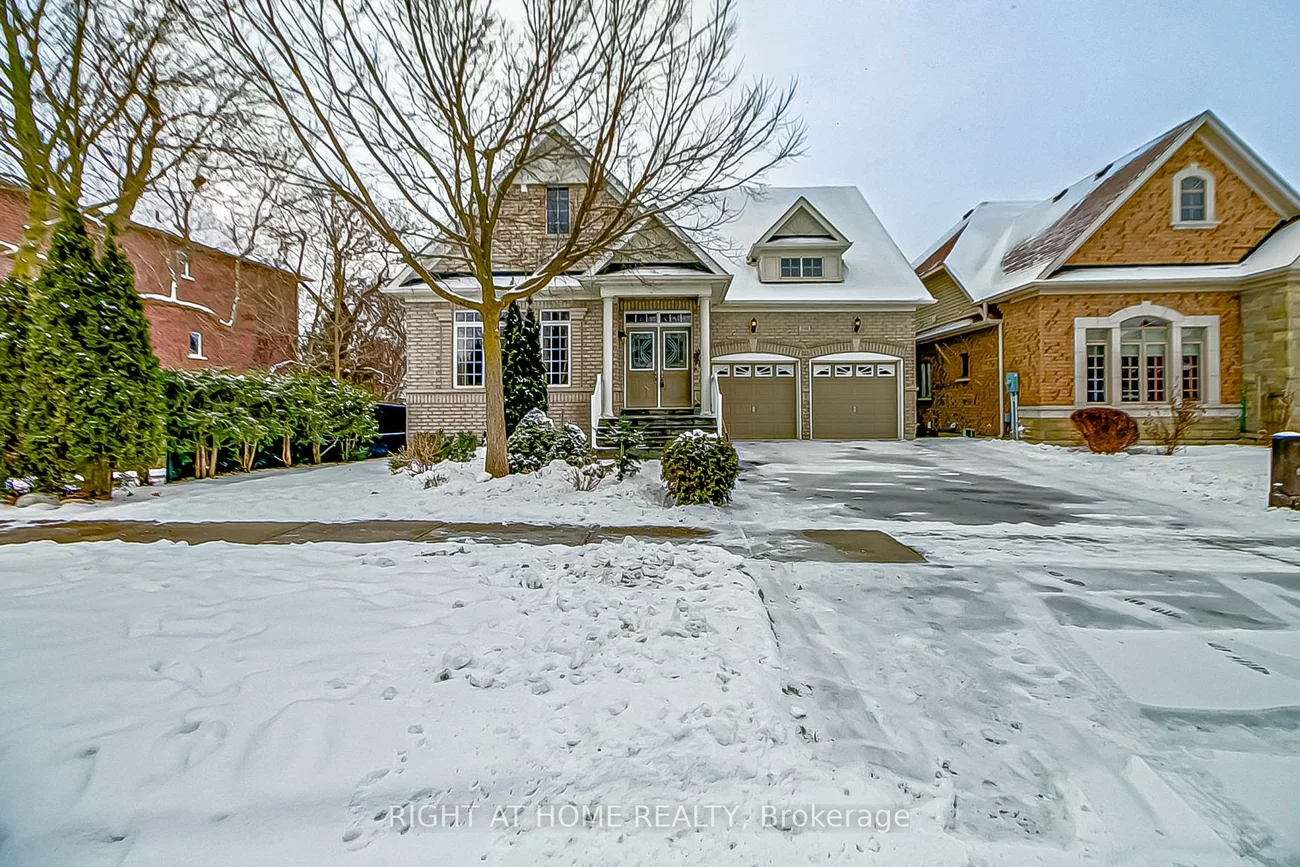 598 Foxcroft Blvd, Newmarket