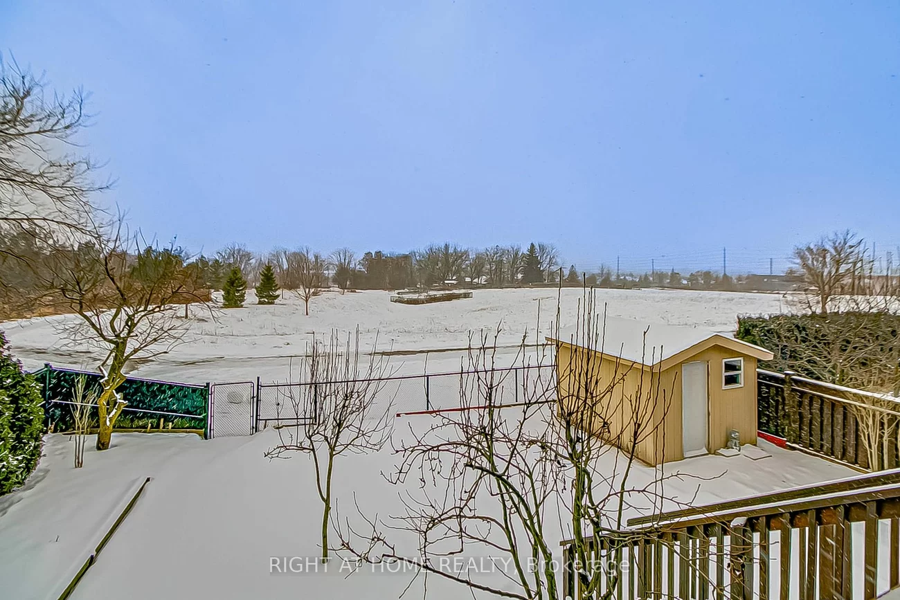 598 Foxcroft Blvd, Newmarket