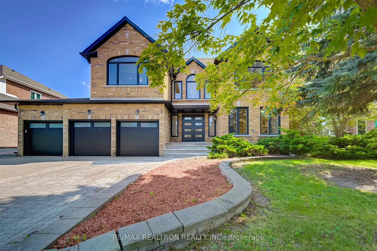 622 Lyman Blvd, Newmarket