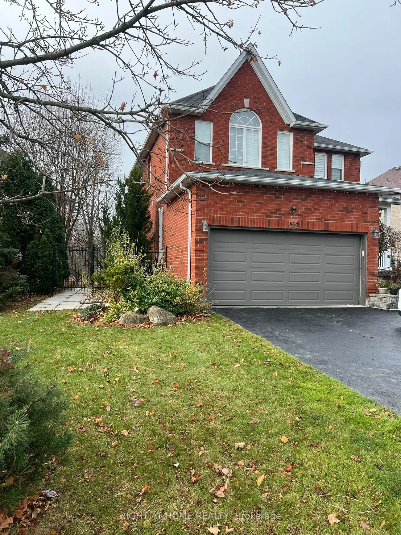 864 Shadrach Dr, Newmarket