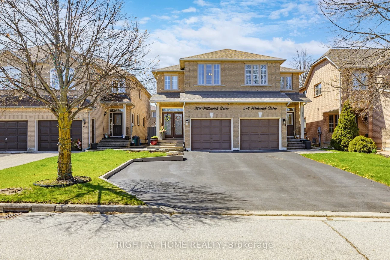 576 Willowick Dr, Newmarket