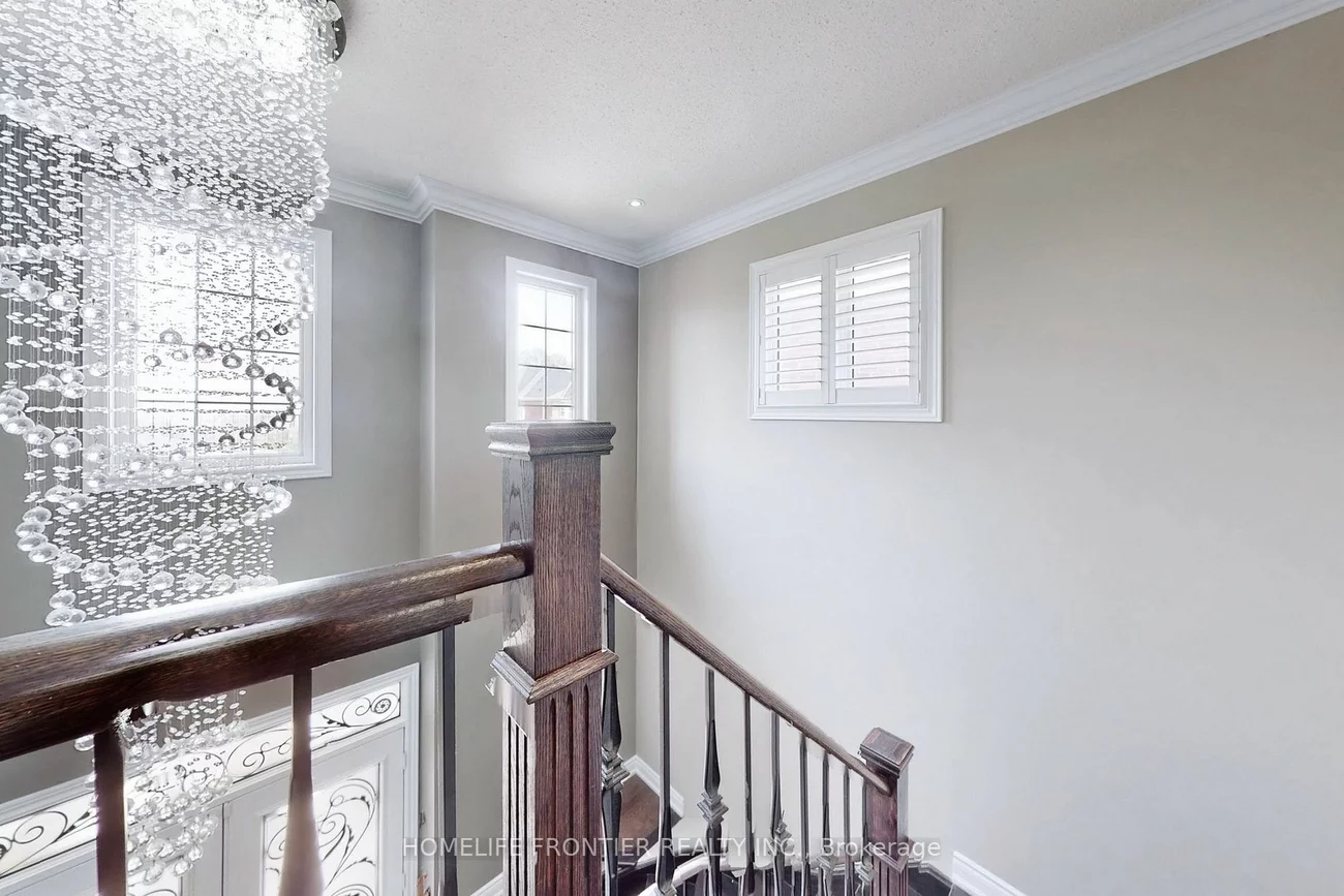 24 Manor Glen Cres, East Gwillimbury