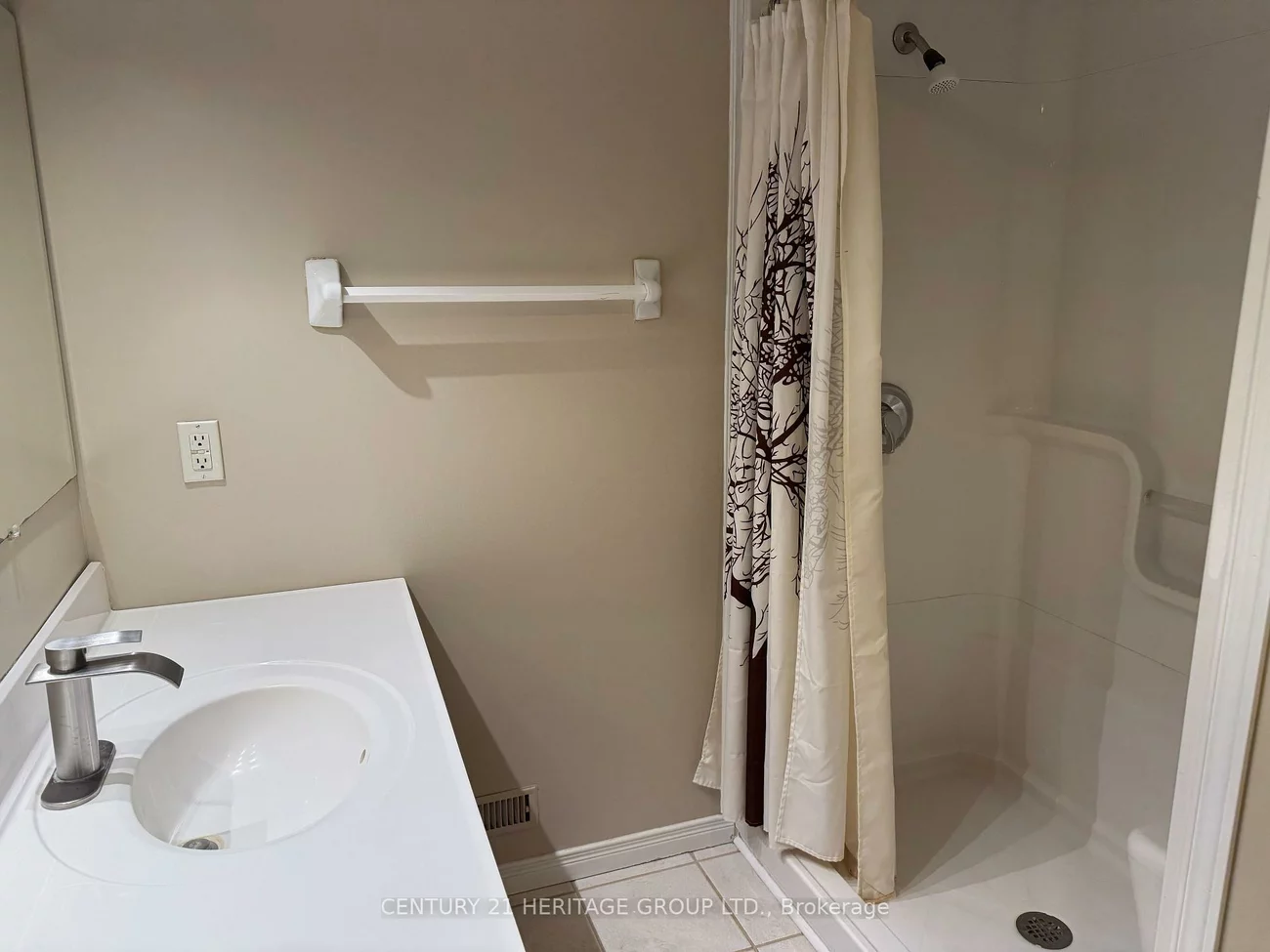 52, Downey, Bayview Wellington, Aurora