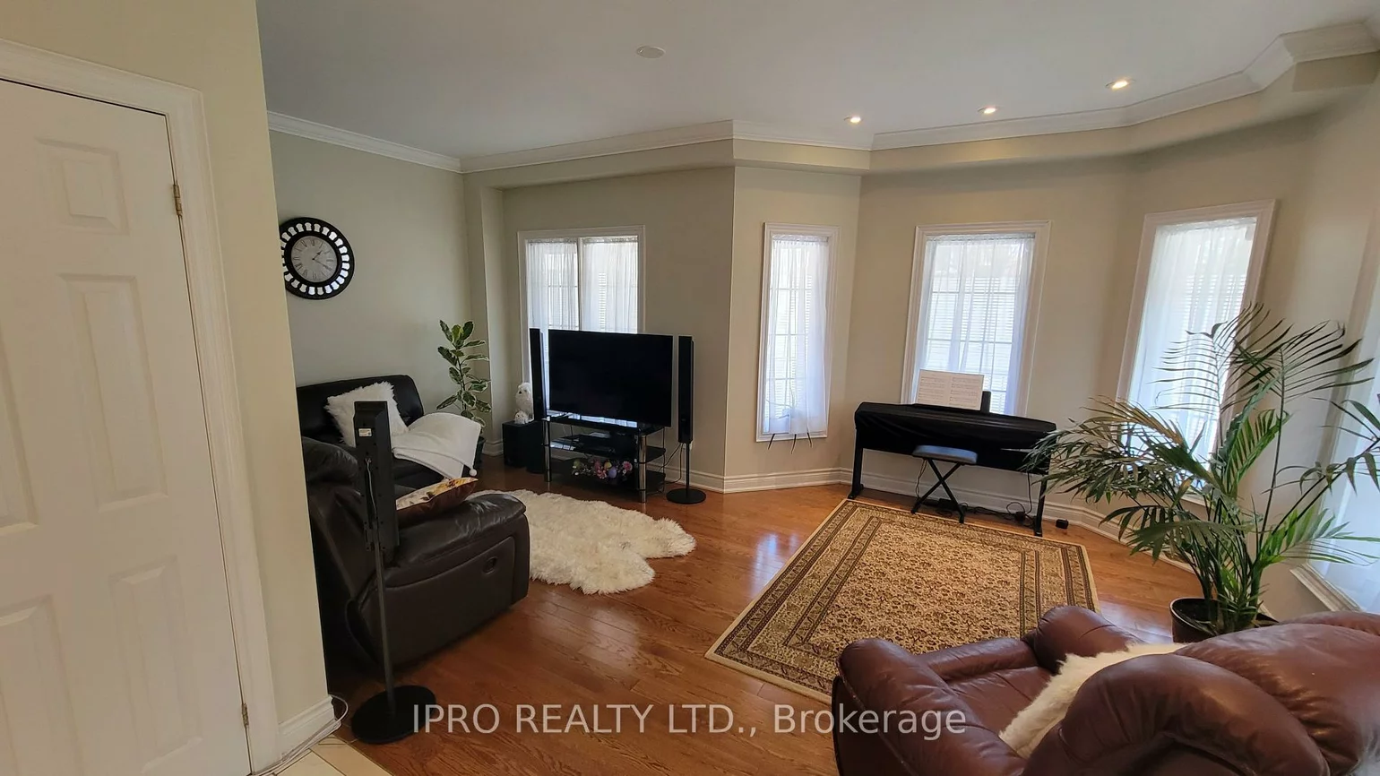 70, Ochalski, Bayview Wellington, Aurora