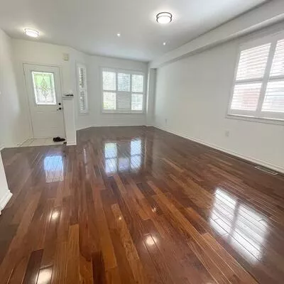 91, Starr, Bayview Wellington, Aurora