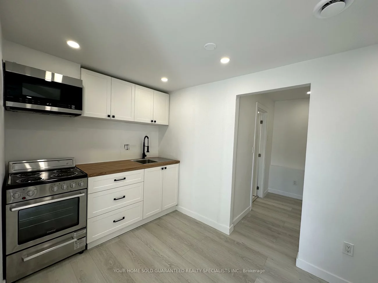 90, Wellington, Aurora Village, Aurora