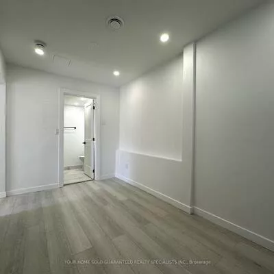 90, Wellington, Aurora Village, Aurora