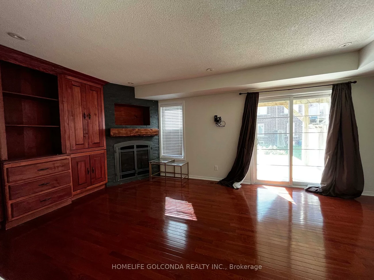 139, Chapman, Aurora Grove, Aurora