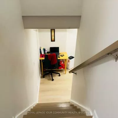 19, Huron, Aurora Heights, Aurora