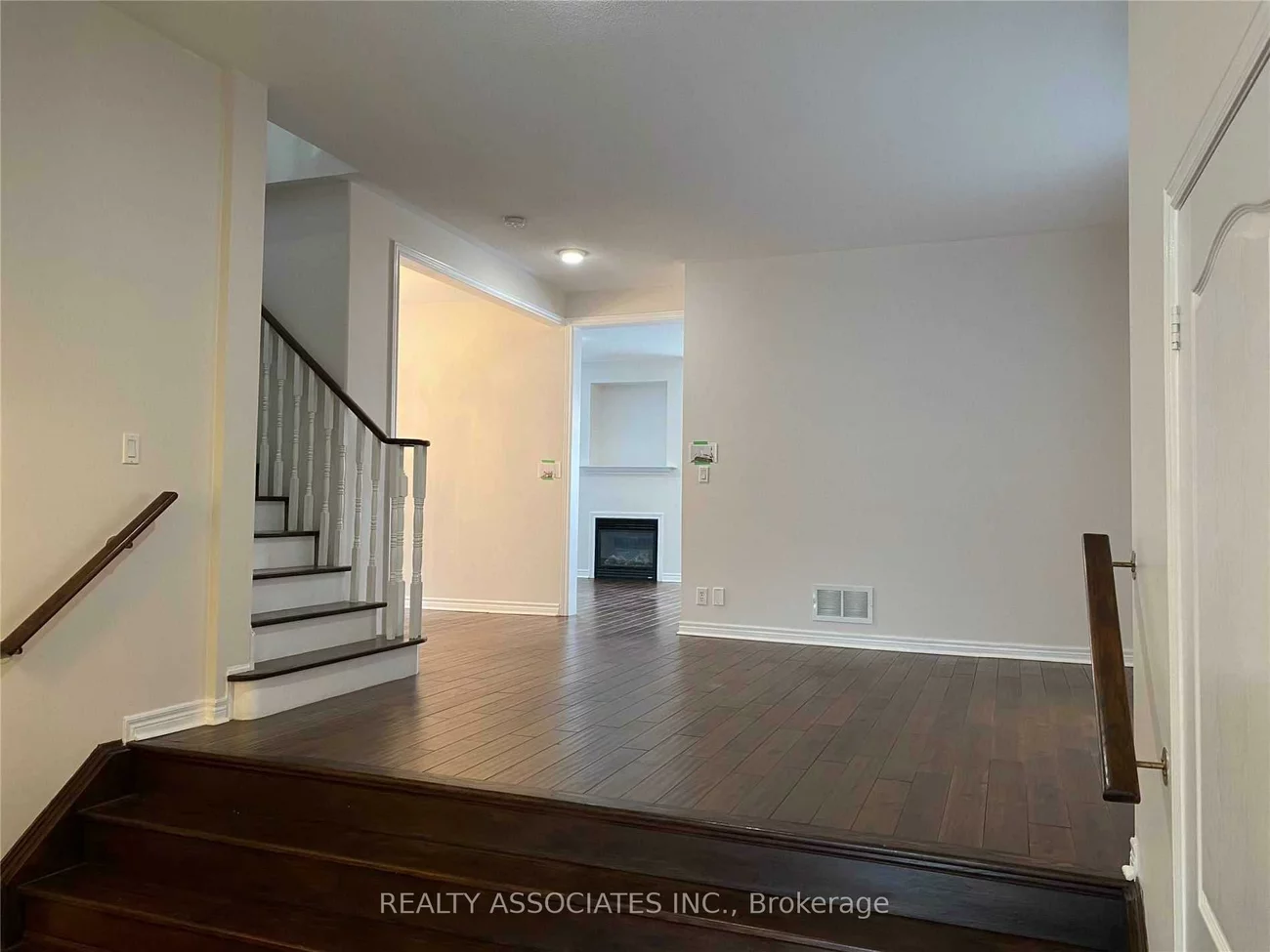 120, Spring Farm, Bayview Wellington, Aurora