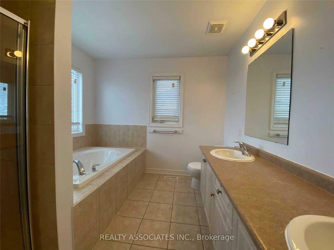 120, Spring Farm, Bayview Wellington, Aurora