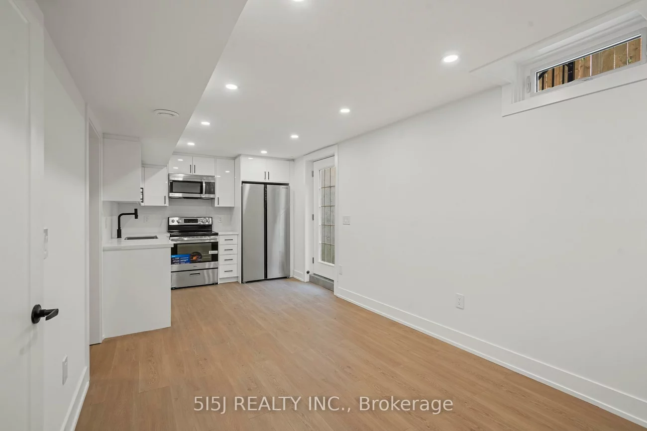 61, Crawford Rose, Aurora Heights, Aurora