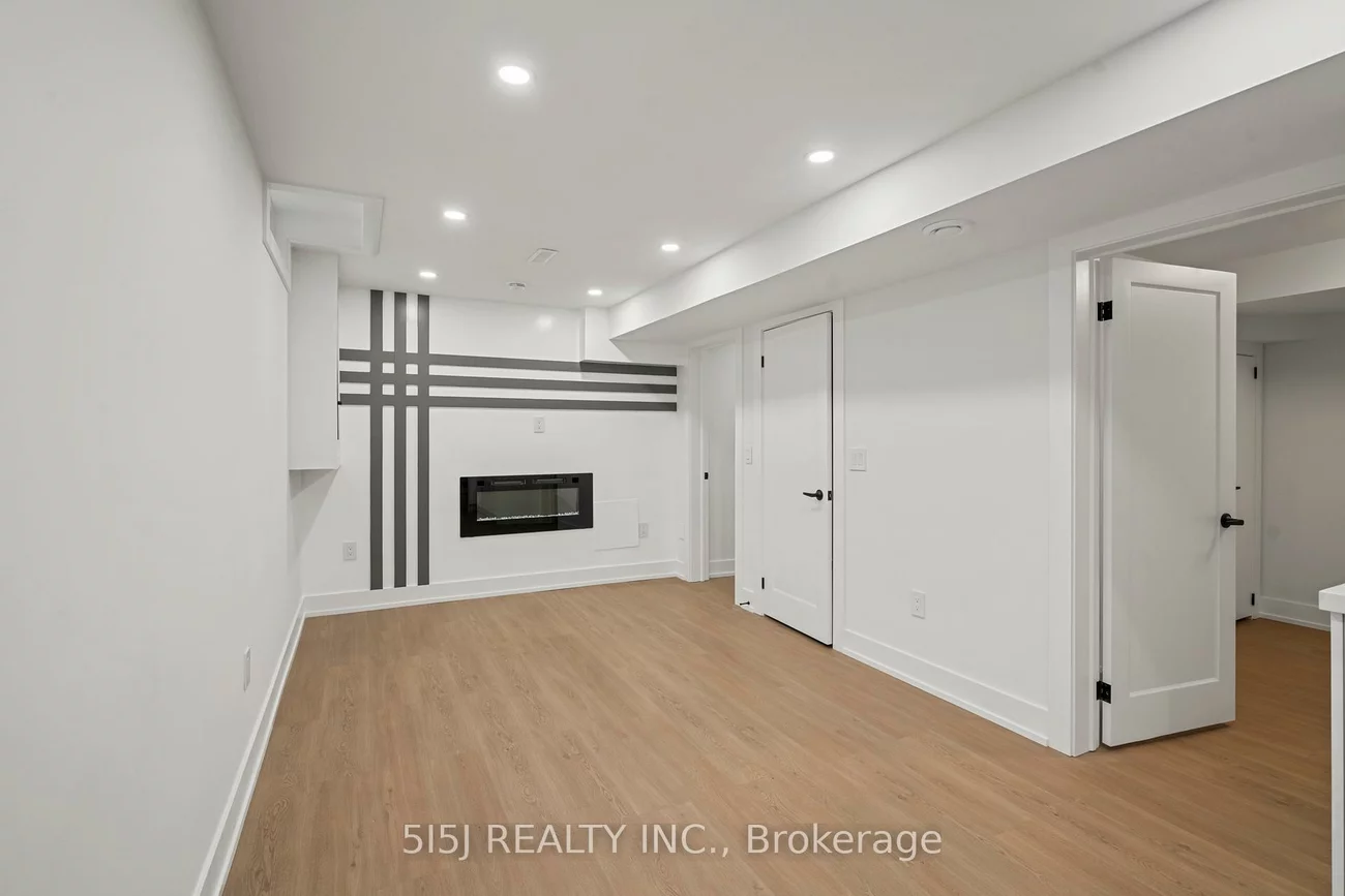 61, Crawford Rose, Aurora Heights, Aurora