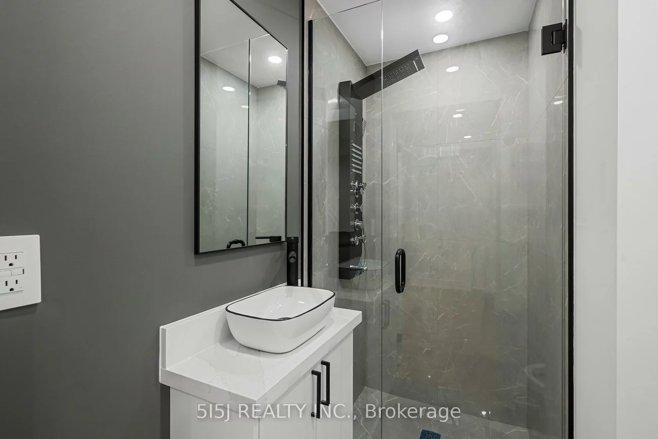 61, Crawford Rose, Aurora Heights, Aurora