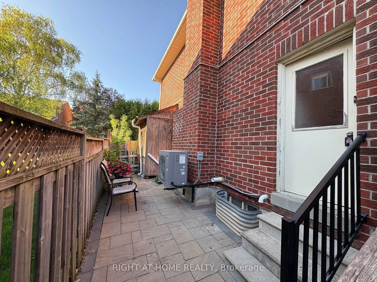 2, Harmon, Aurora Heights, Aurora