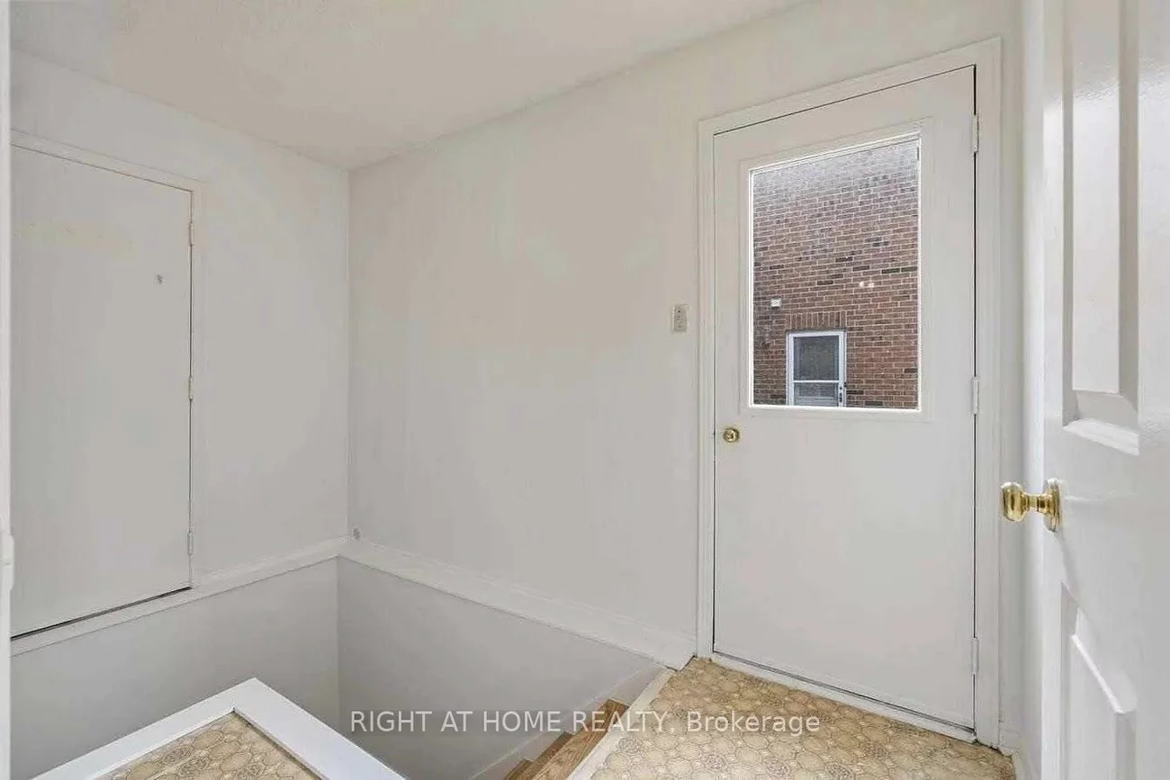 2, Harmon, Aurora Heights, Aurora