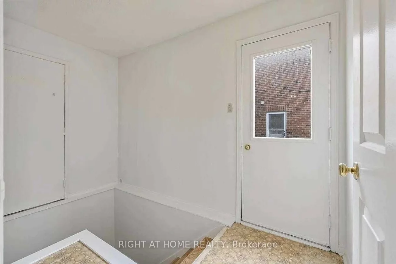 2, Harmon, Aurora Heights, Aurora