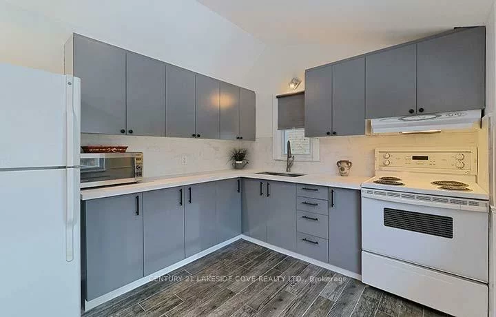 15, Tyler, Aurora Village, Aurora