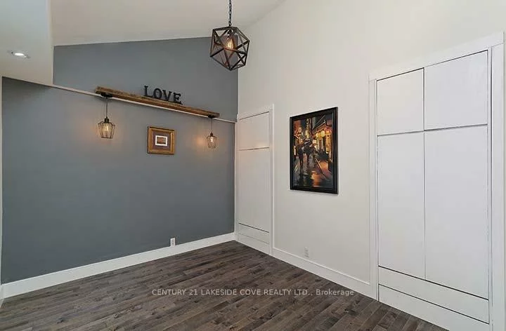 15, Tyler, Aurora Village, Aurora