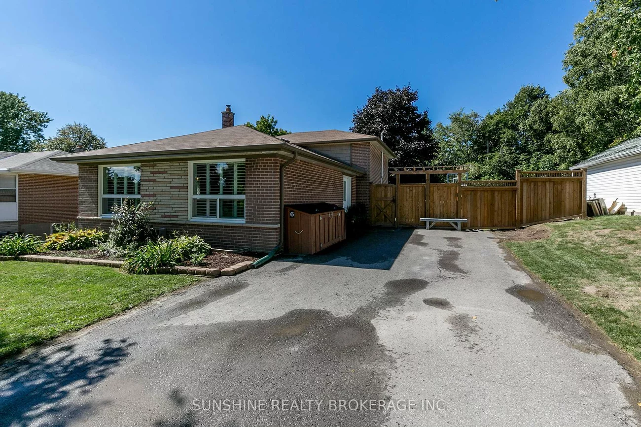6, Laurentide, Aurora Heights, Aurora
