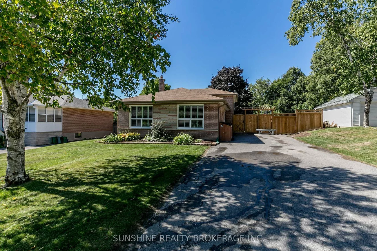 6, Laurentide, Aurora Heights, Aurora