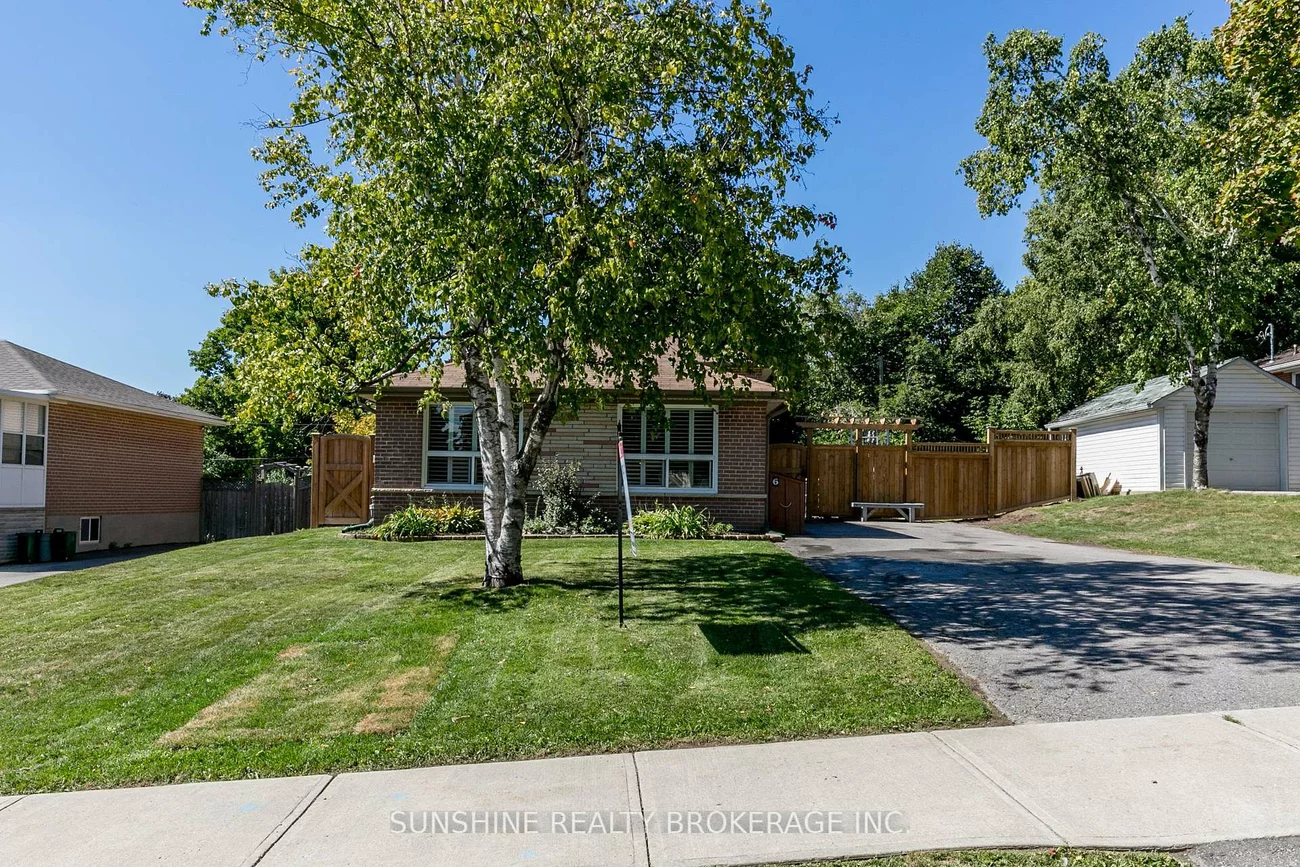 6, Laurentide, Aurora Heights, Aurora
