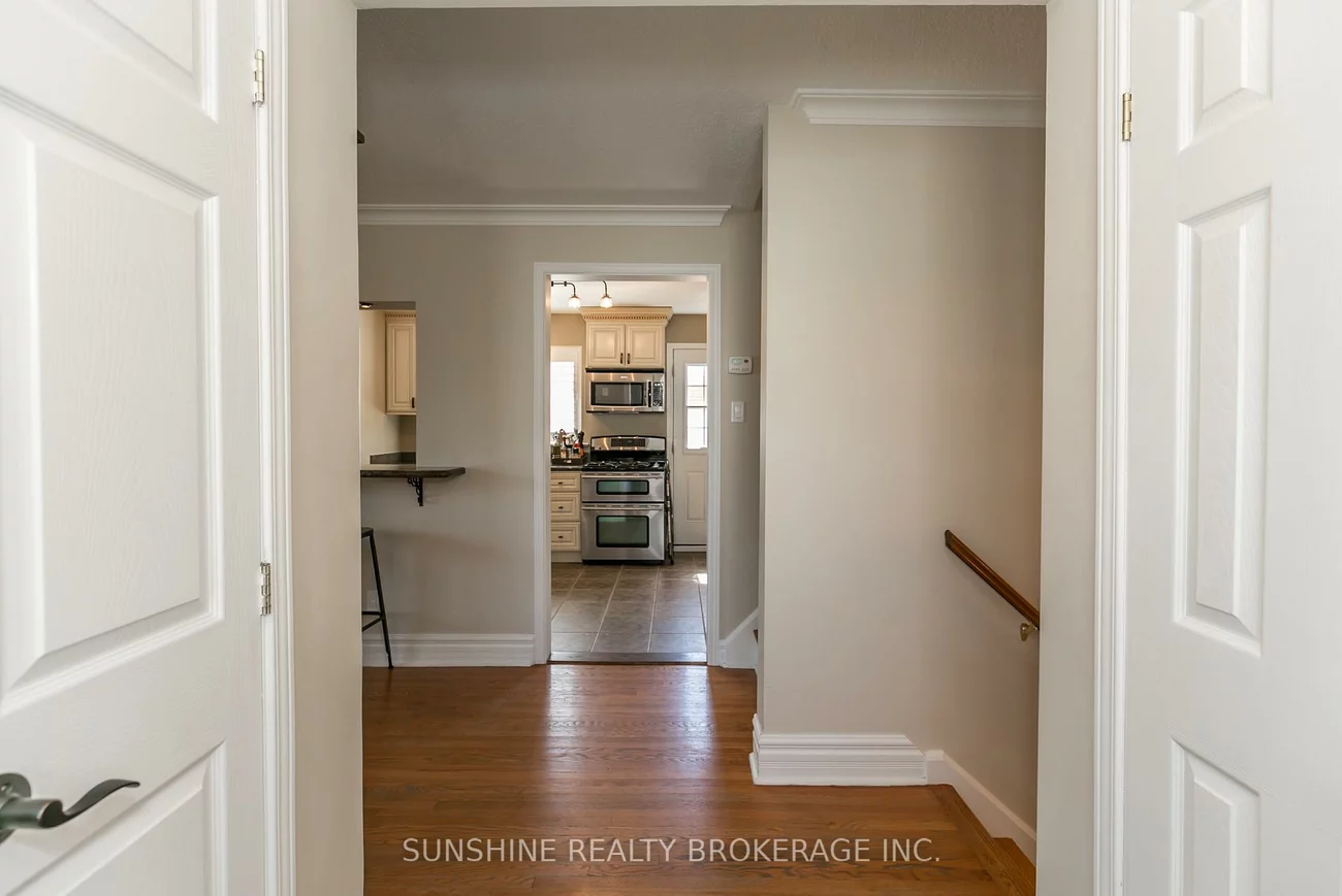 6, Laurentide, Aurora Heights, Aurora