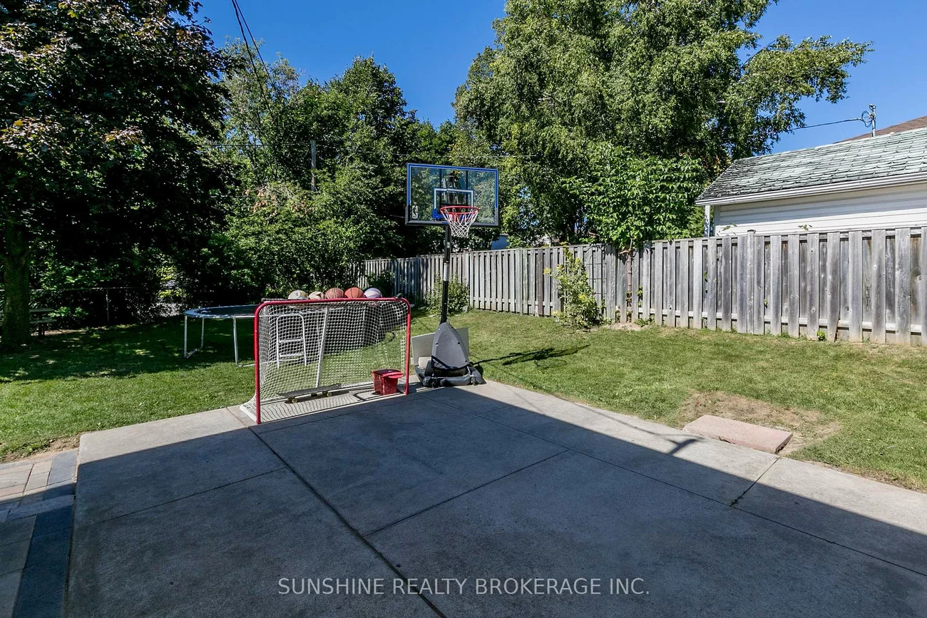 6, Laurentide, Aurora Heights, Aurora
