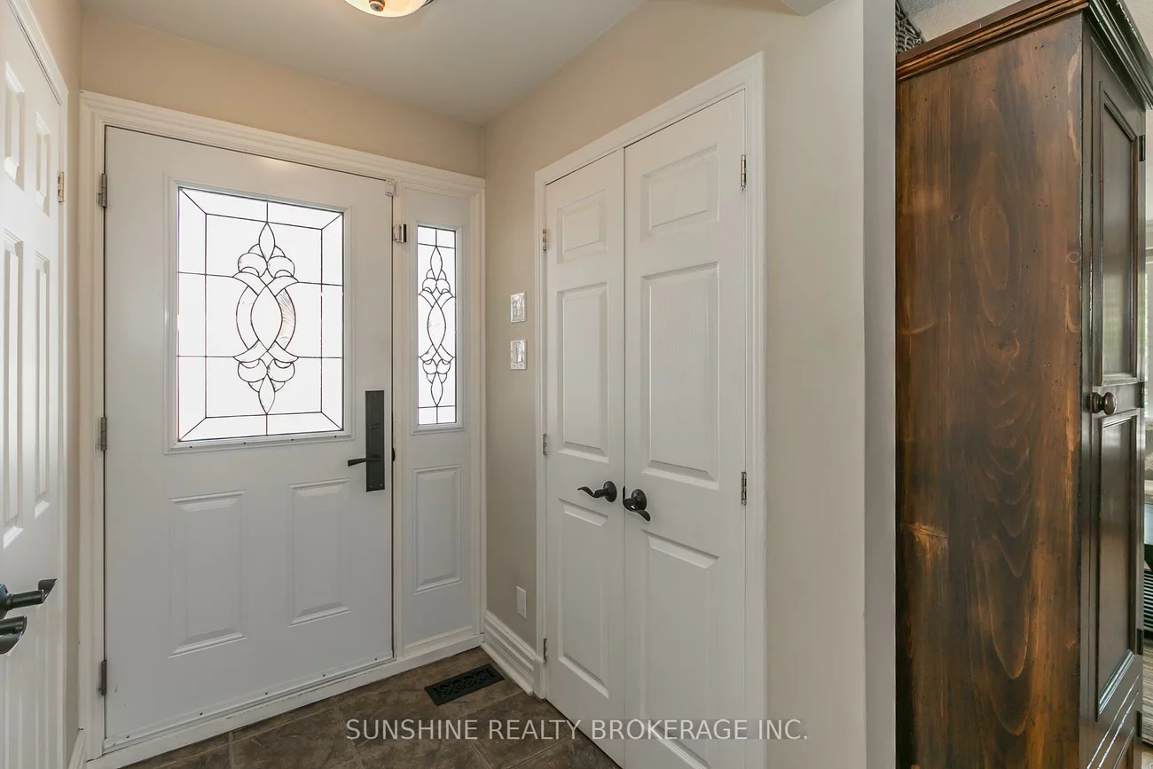 6, Laurentide, Aurora Heights, Aurora