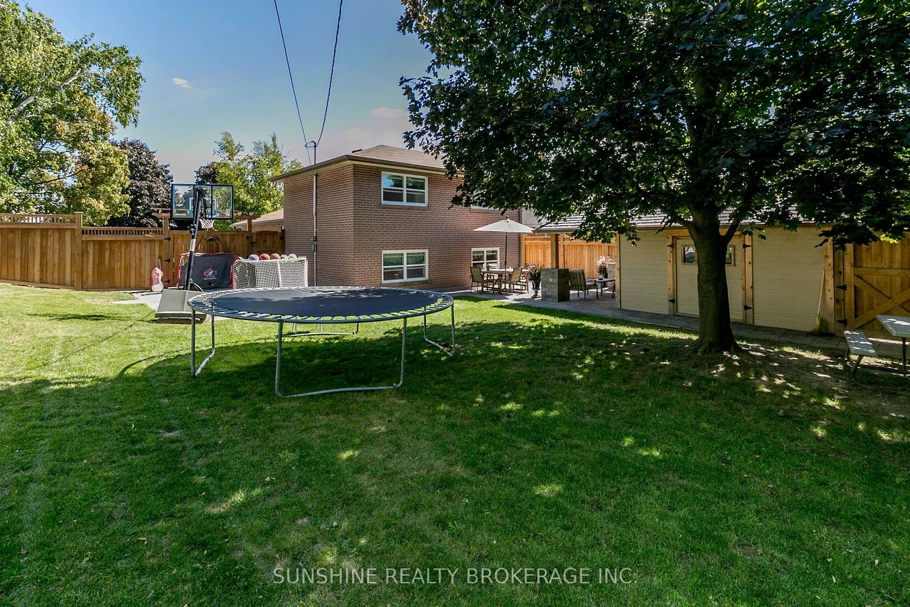 6, Laurentide, Aurora Heights, Aurora