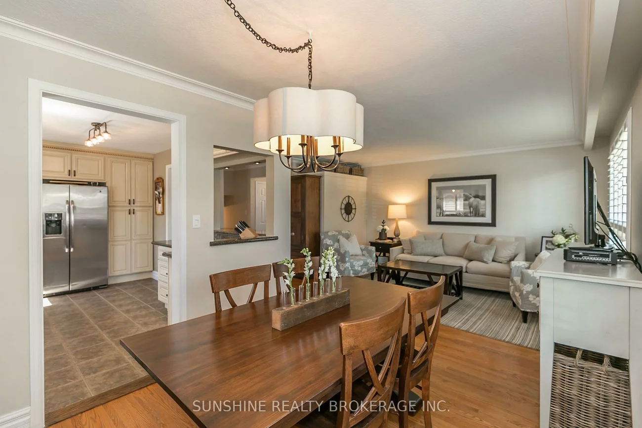 6, Laurentide, Aurora Heights, Aurora
