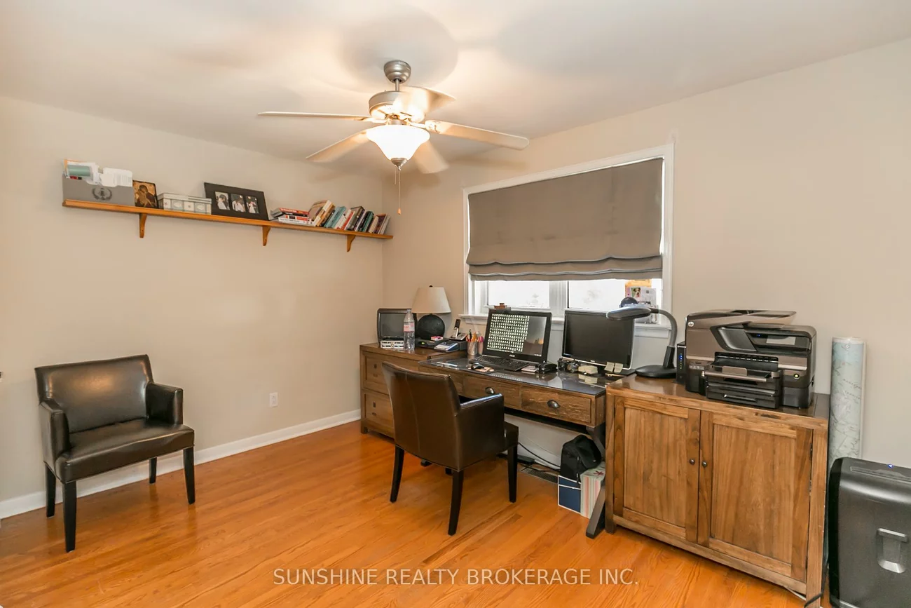 6, Laurentide, Aurora Heights, Aurora
