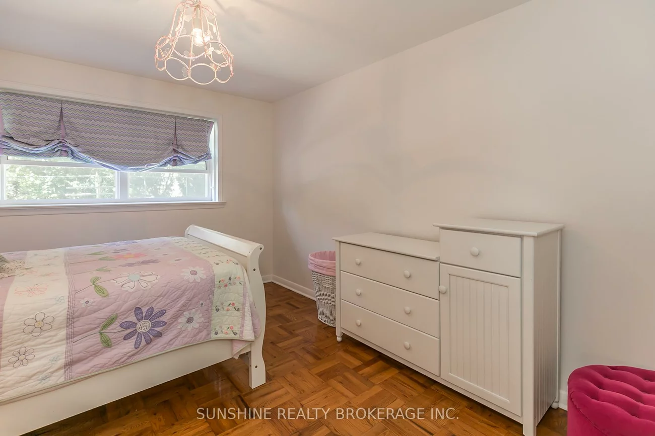 6, Laurentide, Aurora Heights, Aurora