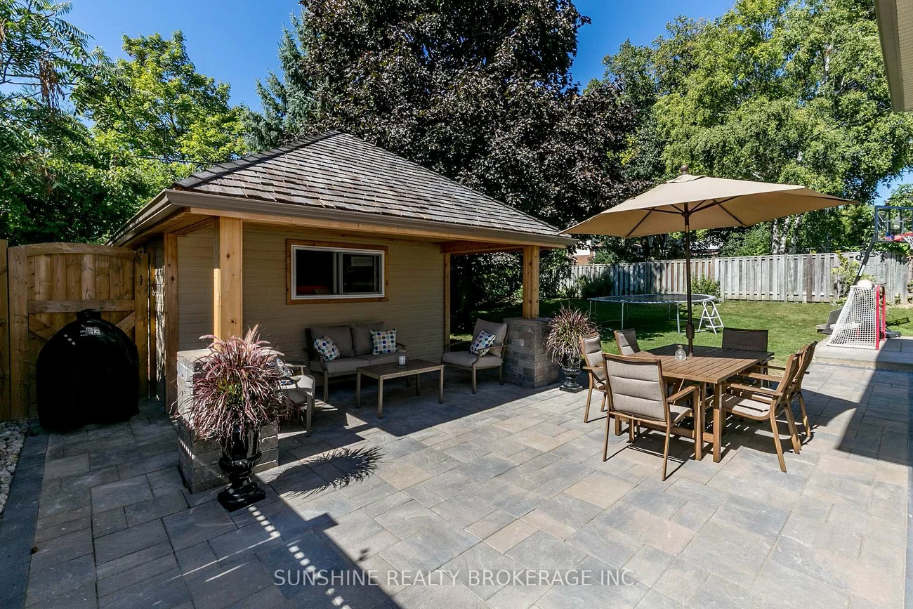 6, Laurentide, Aurora Heights, Aurora