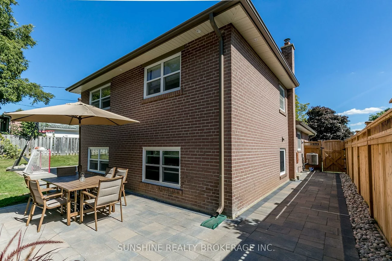 6, Laurentide, Aurora Heights, Aurora