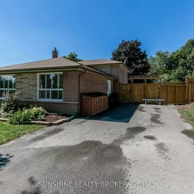6, Laurentide, Aurora Heights, Aurora
