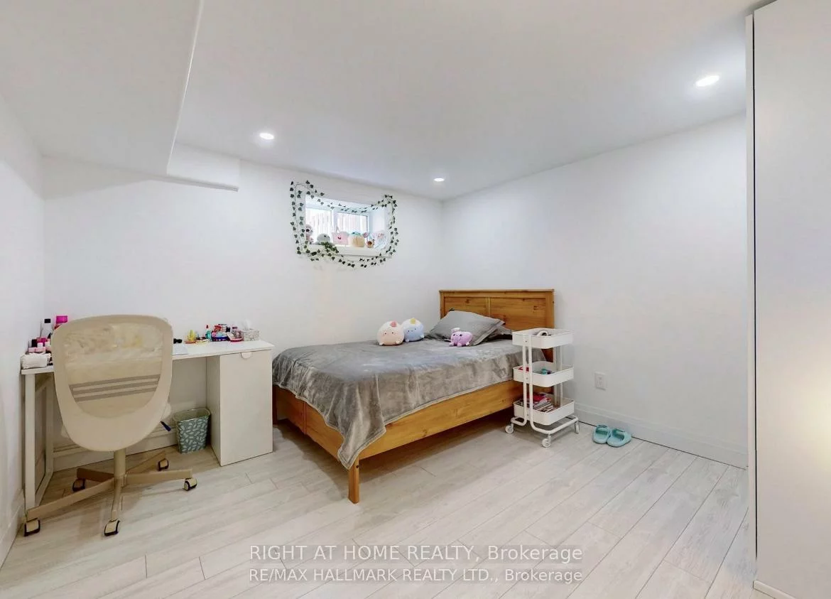 11, Jasper, Aurora Heights, Aurora