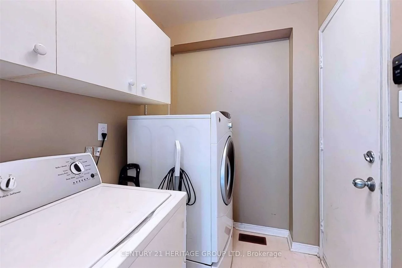46, Rush, Bayview Wellington, Aurora