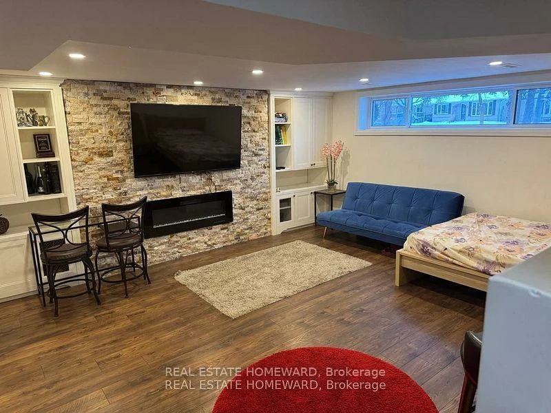 13, Devins, Aurora Heights, Aurora