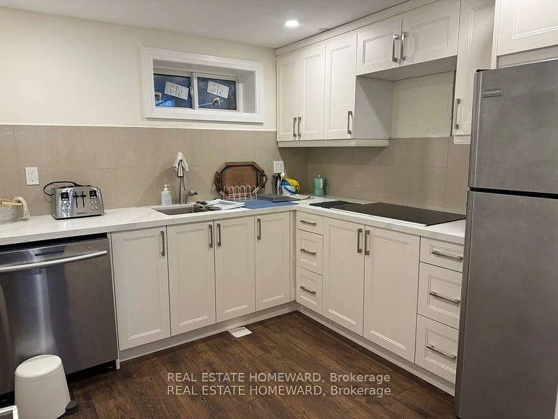 13, Devins, Aurora Heights, Aurora