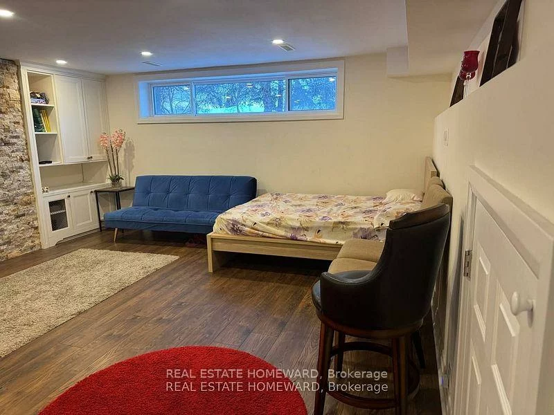 13, Devins, Aurora Heights, Aurora