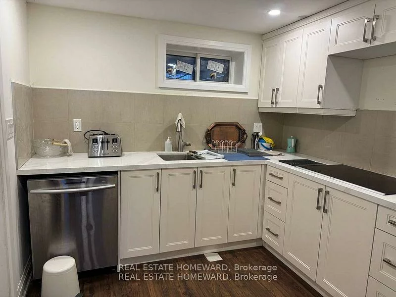 13, Devins, Aurora Heights, Aurora