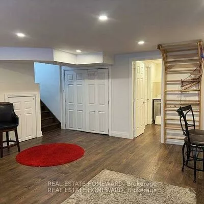 13, Devins, Aurora Heights, Aurora