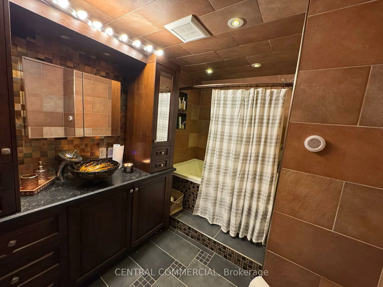 21, Jones, Aurora Heights, Aurora