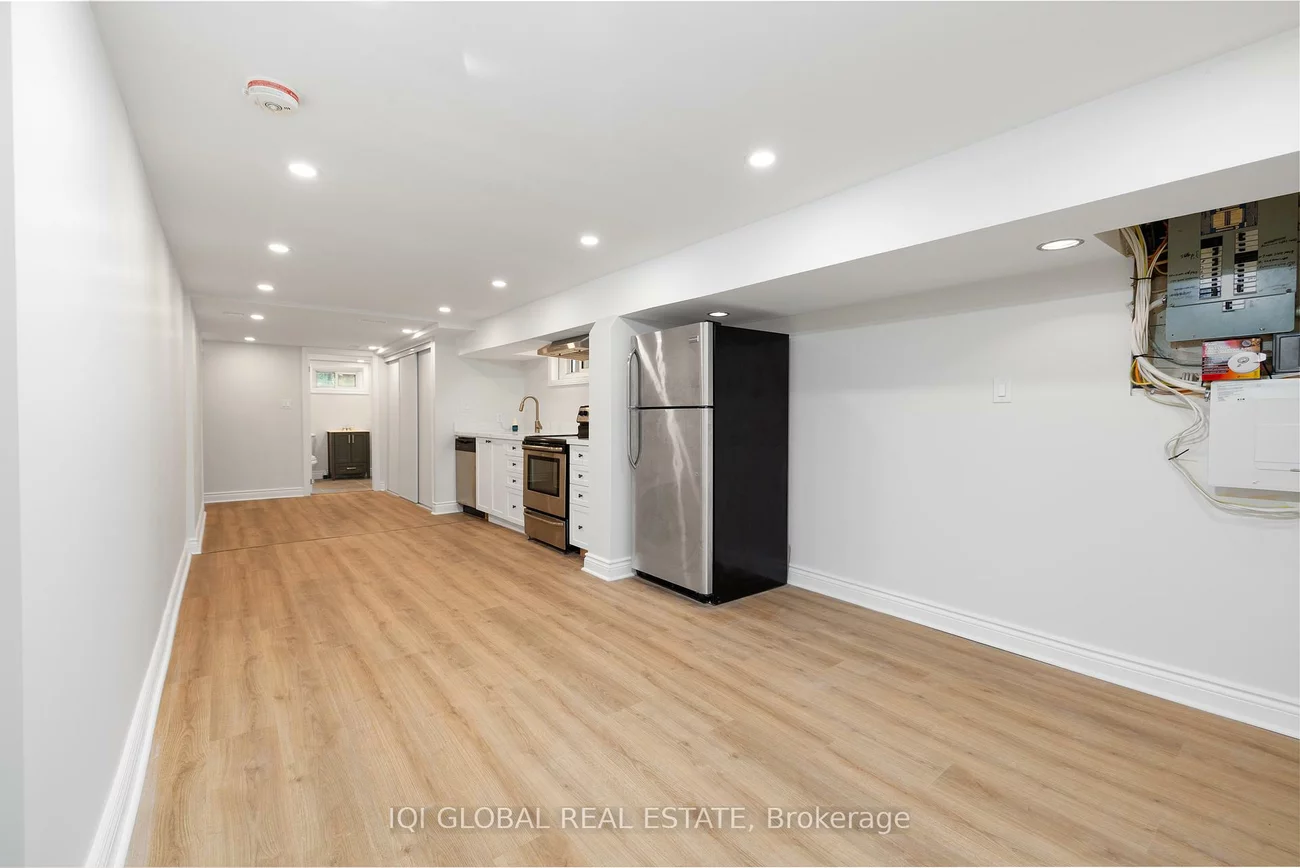 10, Holman, Aurora Highlands, Aurora