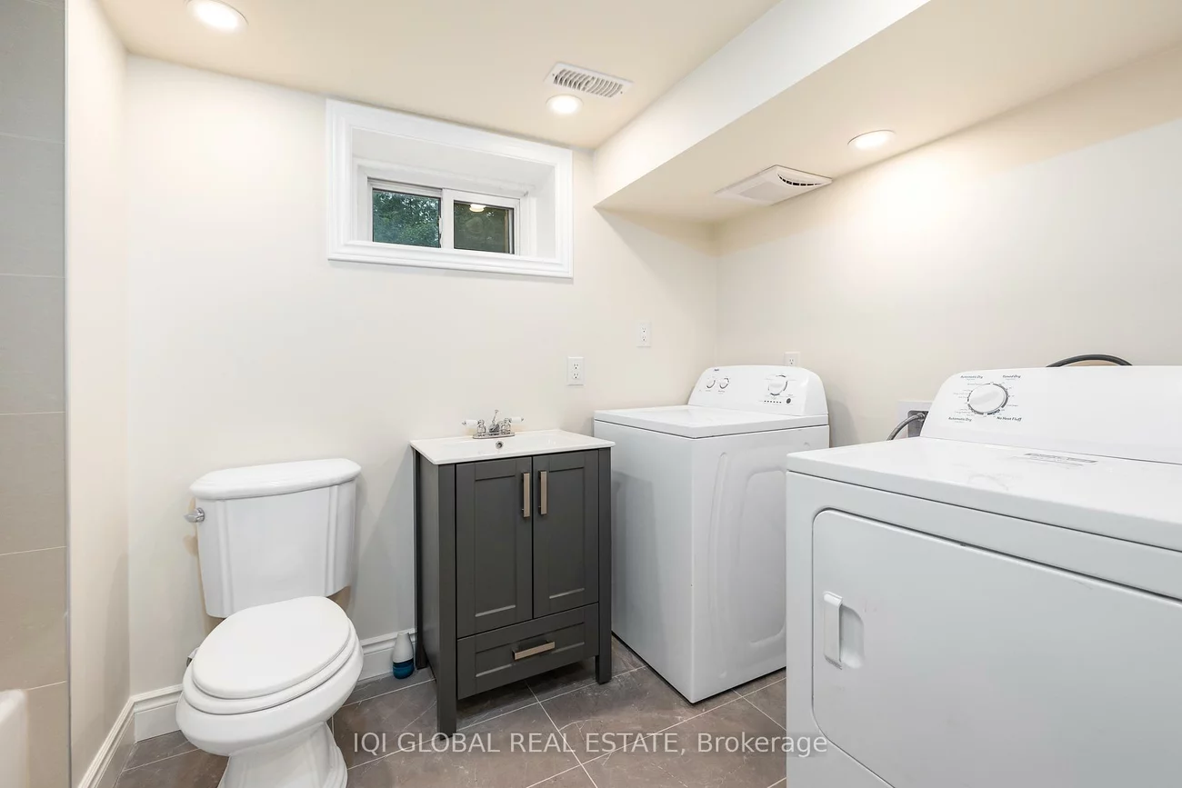 10, Holman, Aurora Highlands, Aurora
